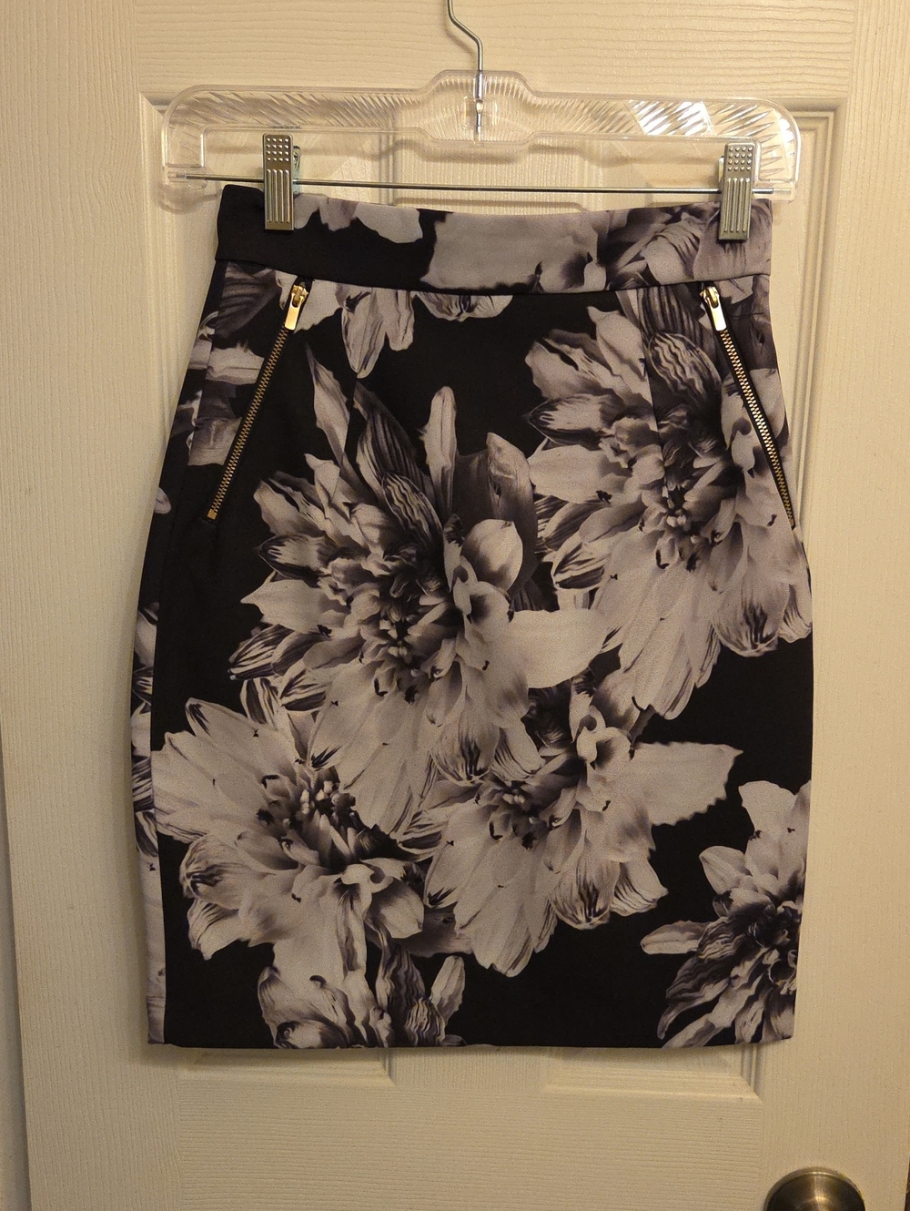 H&M Black and White Floral Pencil Skirt with Gold Zippers